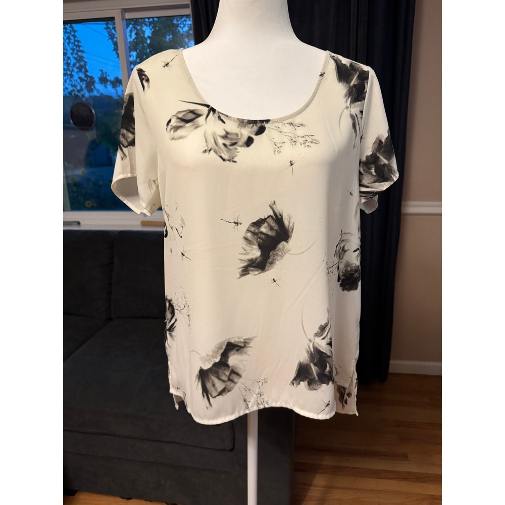 Express Women's Cream Floral Print Short Sleeve Blouse Size Medium